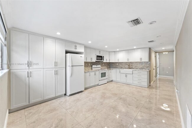 Foto del edificio - 810 E 9th Pl