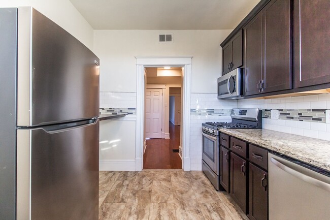 Foto del edificio - 2 Bedroom unit, just rehabbed, available n...