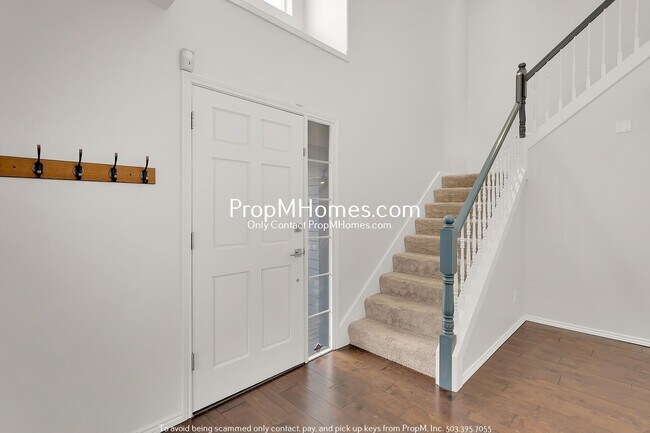 Building Photo - Luxury Three Bedroom Home in Oregon City!