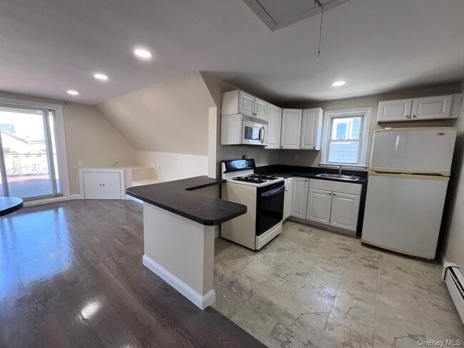 Building Photo - 252 Lindell Blvd