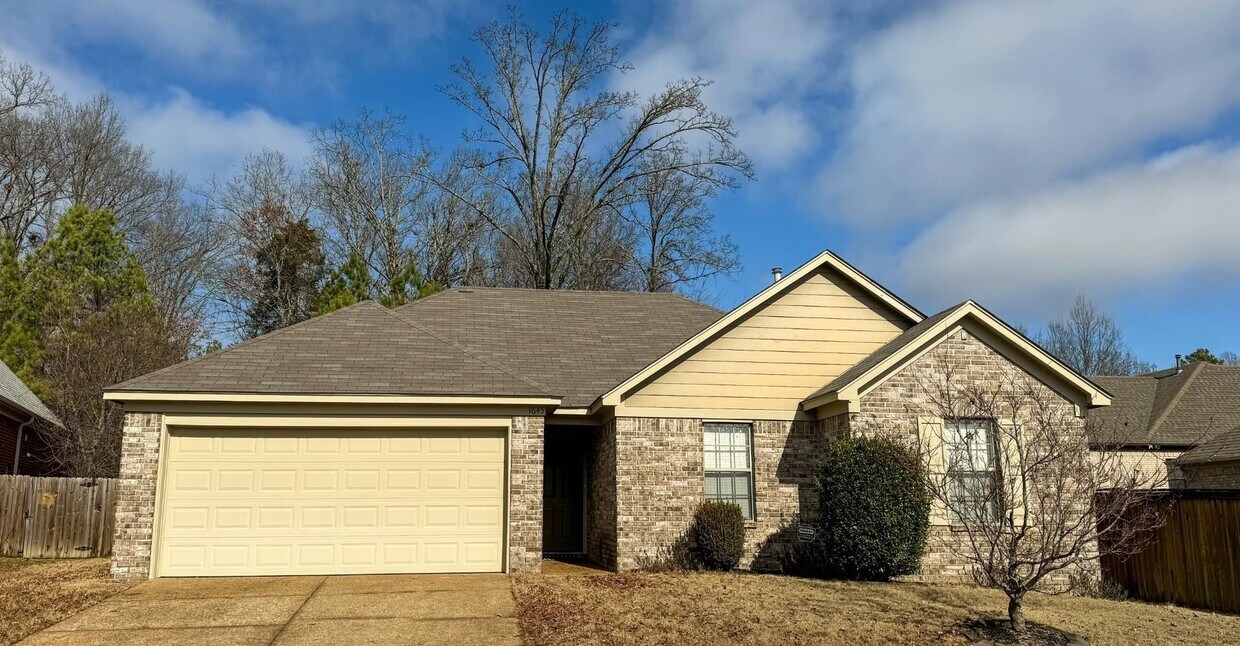 Foto principal - 1645 Sawmill Creek Ln