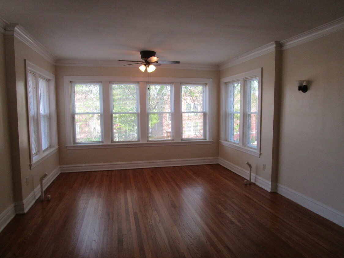 Foto principal - 3346 N Springfield Ave