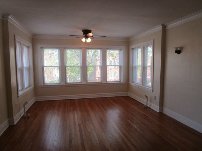 Building Photo - 3346 N Springfield Ave