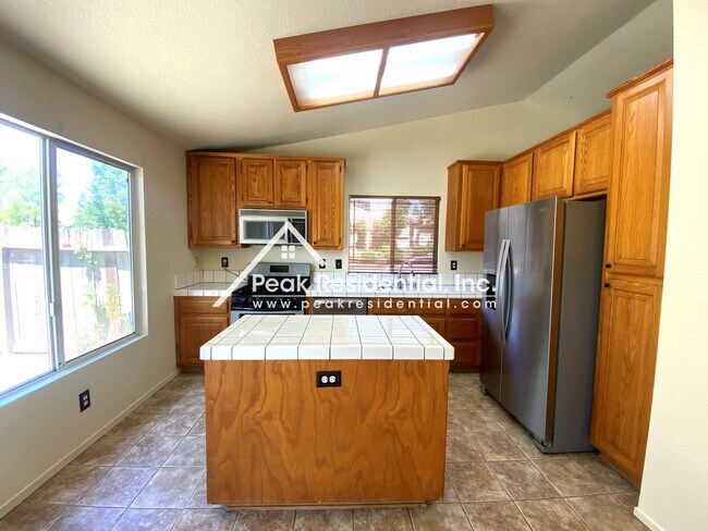 Building Photo - Wonderful 3bd/2ba Rocklin Home with 2 Car ...