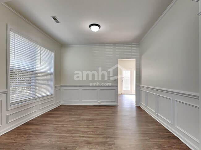 Foto del edificio - 1315 Emory Ln NW