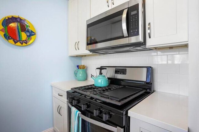 Foto del edificio - 725 Whiting Ct
