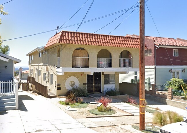 Building Photo - 623 N Juanita Ave