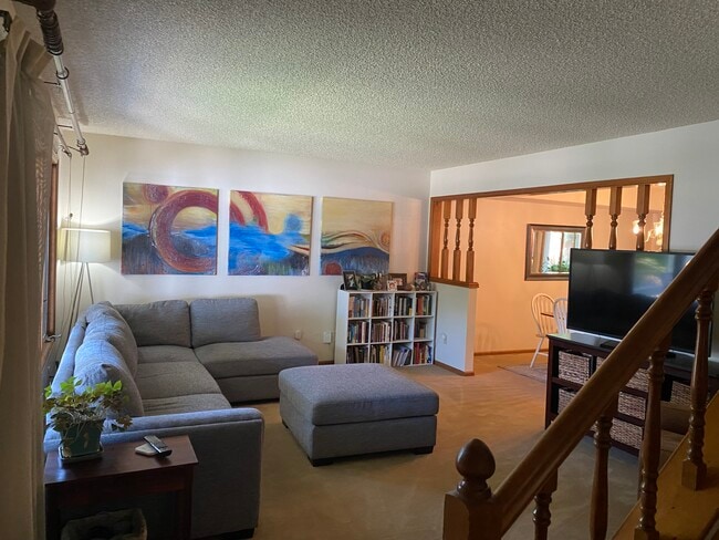 Building Photo - 2225 Creekwood Dr