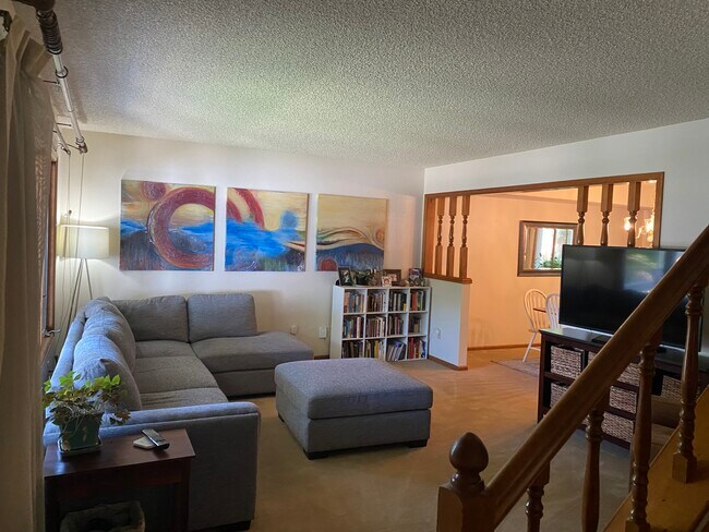 Foto del edificio - 2225 Creekwood Dr