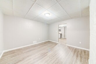 Building Photo - 52 Ruth St