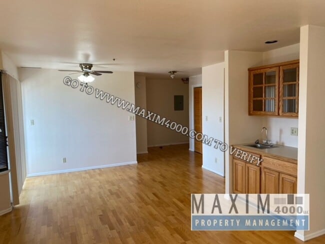 Building Photo - 1111 Horizon Dr