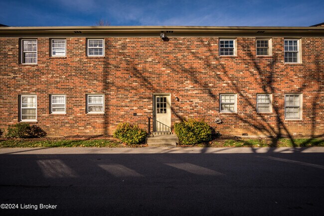 Building Photo - 271 Salisbury Square