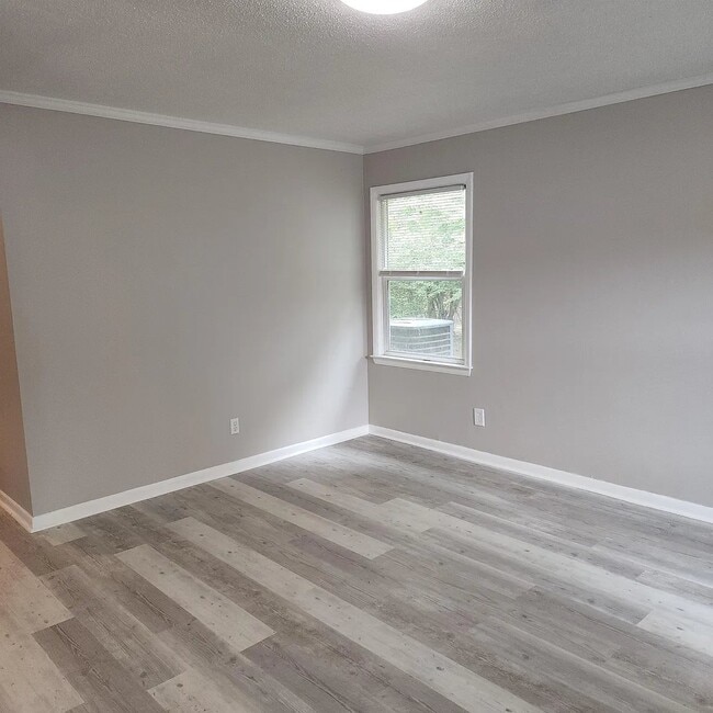 Building Photo - 211 Kirkland Pl