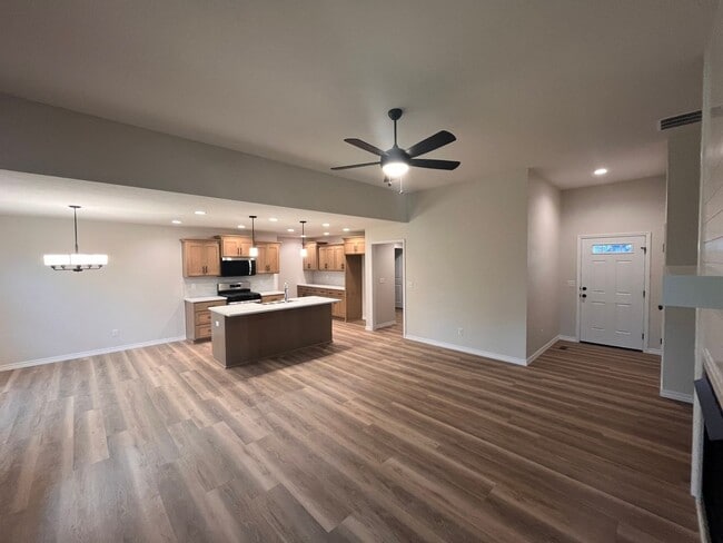 Building Photo - Beautiful, brand-new, 3-bedroom, 2-bath home in Nixa with a 3-car garage.