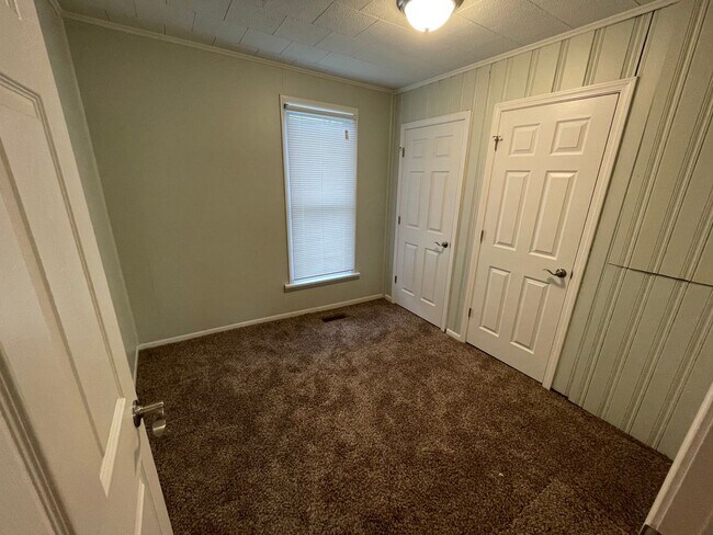 Building Photo - Charming 3 Bedroom House With A Garage