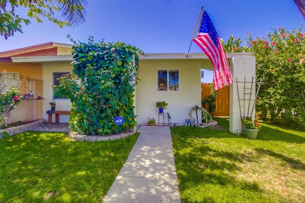 Foto principal - 2871 College Blvd