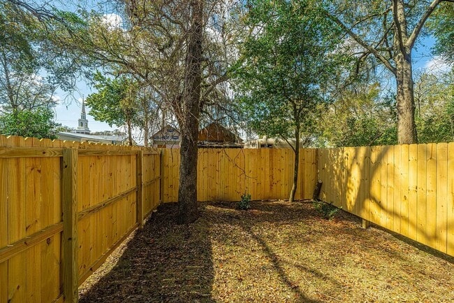Building Photo - 3 Bedroom 2.5 Bath Townhouse in Barnwell Breeze - North Charleston