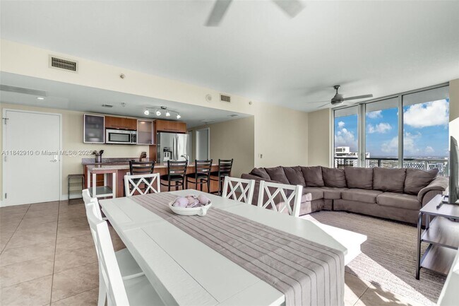 Foto del edificio - 185 SW 7th St
