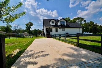 Building Photo - 111 Big Deer Dr