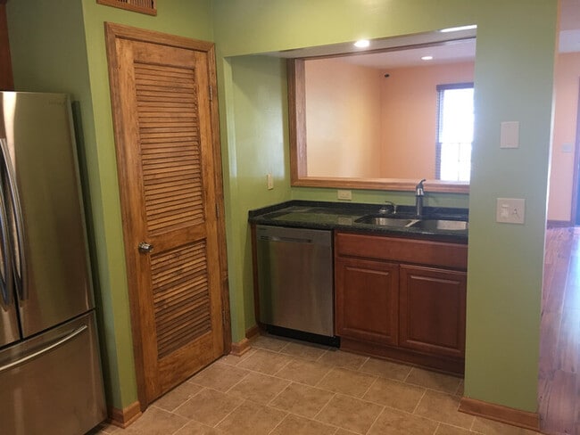 Building Photo - Hermitage Townhouse Condo
