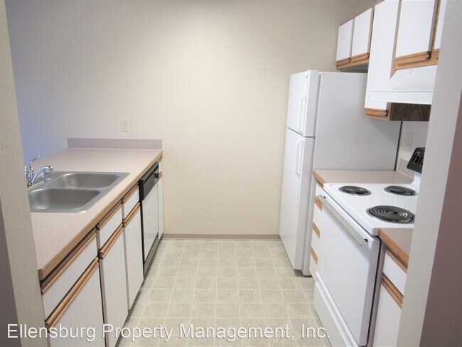 Building Photo - 2 br, 1 bath Apartment - 804 E Juniper Ave.