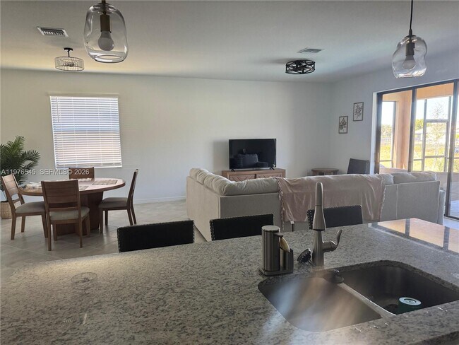 Foto del edificio - 15012 Palamos Cir