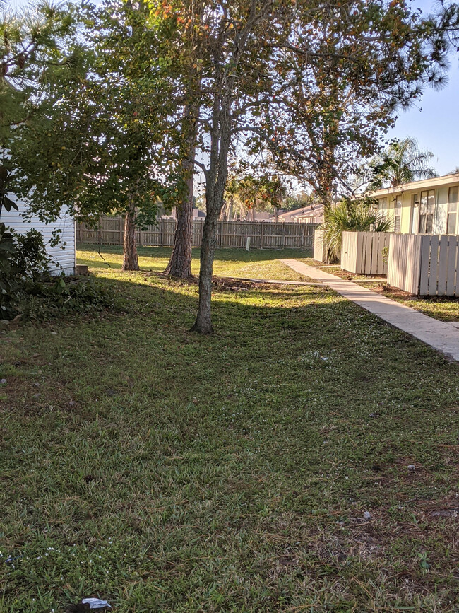 Building Photo - Villas of Cocoa