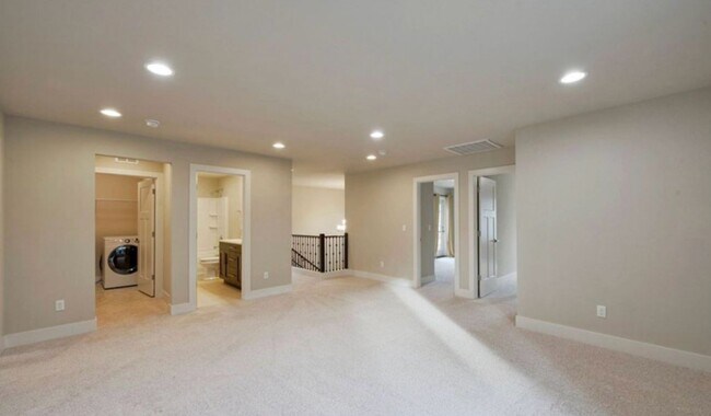 Building Photo - Upscale Bothell home in quiet Neighborhood!