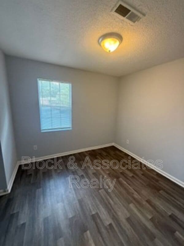 Building Photo - 302 Reece Ave