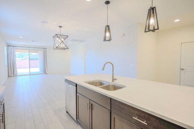 Building Photo - 4 Bedroom, 3 Bath