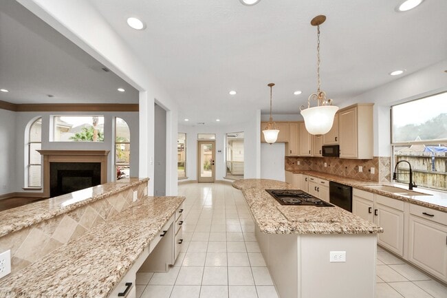 Building Photo - 8119 Meadow Vista Dr