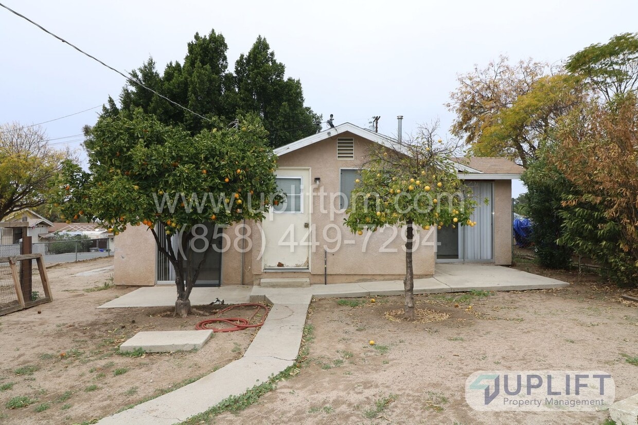 Foto principal - 2 Bed, 1 Bath House For Rent in Ramona