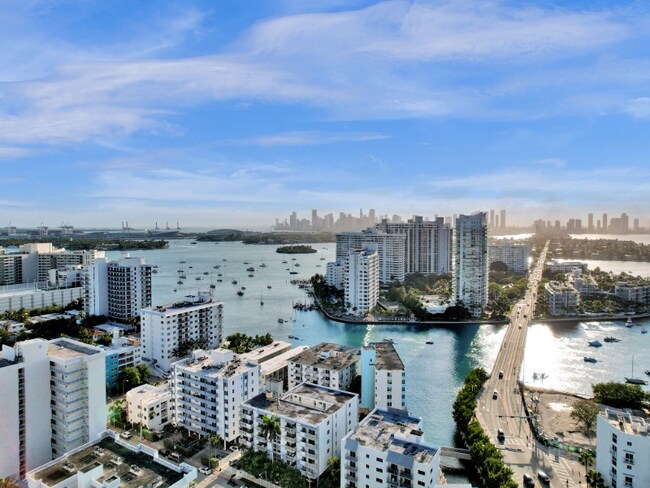 Foto del edificio - 1658 Bay Rd