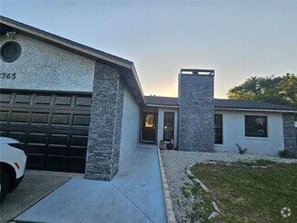 Building Photo - 2765 Green Meadow Cir