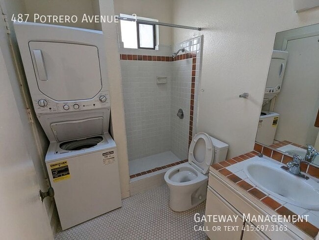Building Photo - Sunny, Spacious Top Floor 2 BR, 2 BA condo...