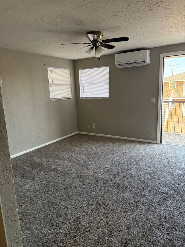 Foto del edificio - Clean & Updated 1 bedroom  just 1/2 block from SWOSU