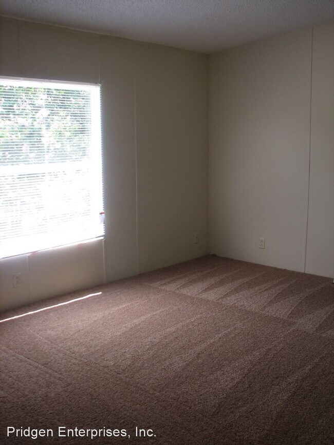 Building Photo - 3 br, 2 bath House - 330 Burkland Drive
