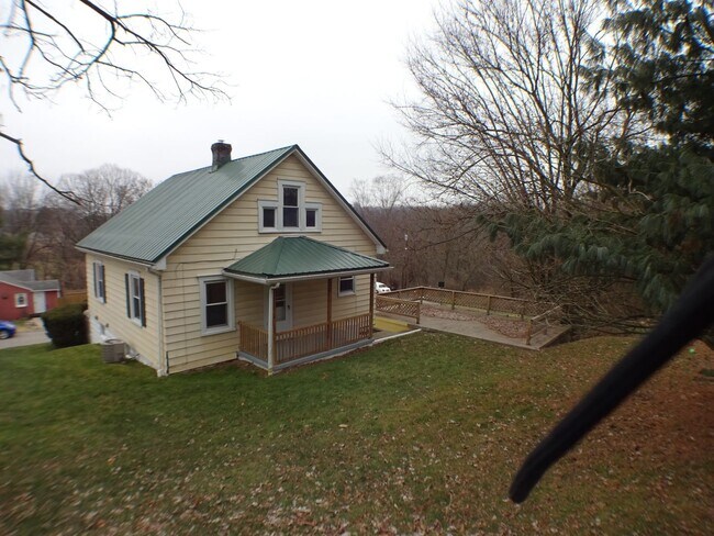 Foto del edificio - Two bedroom home on Weirton Heights