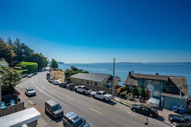 Foto del edificio - 4226 Beach Dr SW