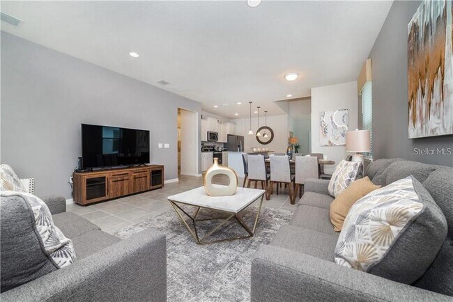 Building Photo - 8923 Zurich Ln