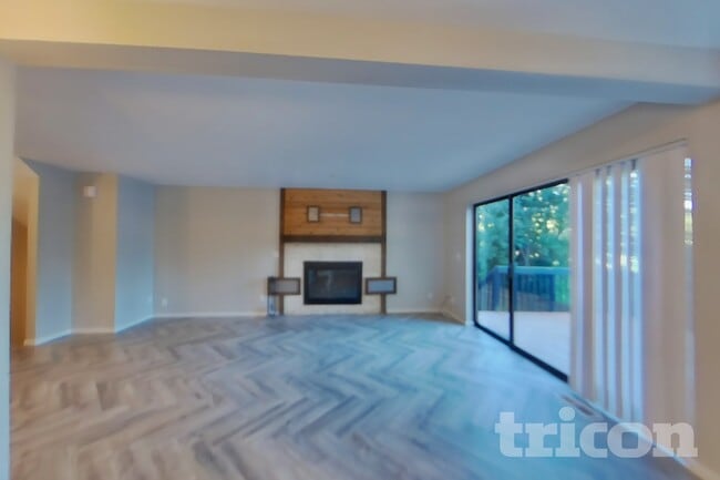 Building Photo - 2108 E Phinney Bay Dr