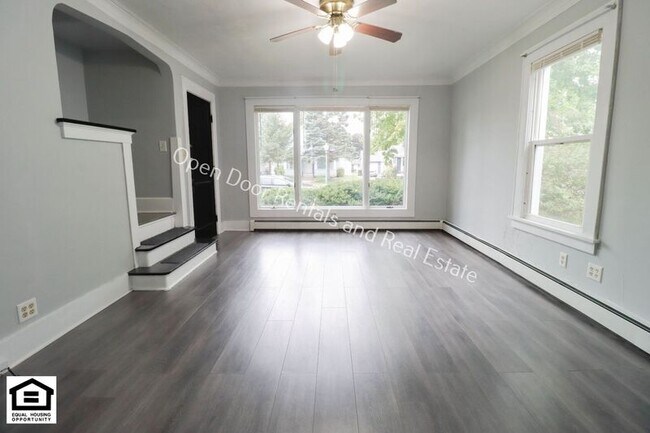 Foto del edificio - 812 Midway Dr