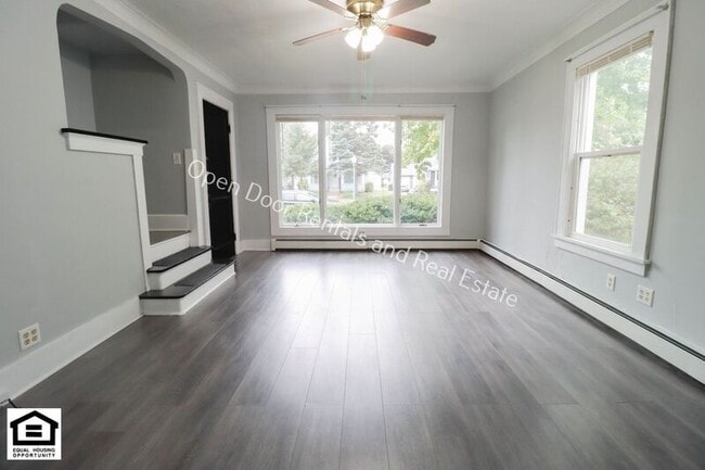 Building Photo - 812 Midway Dr