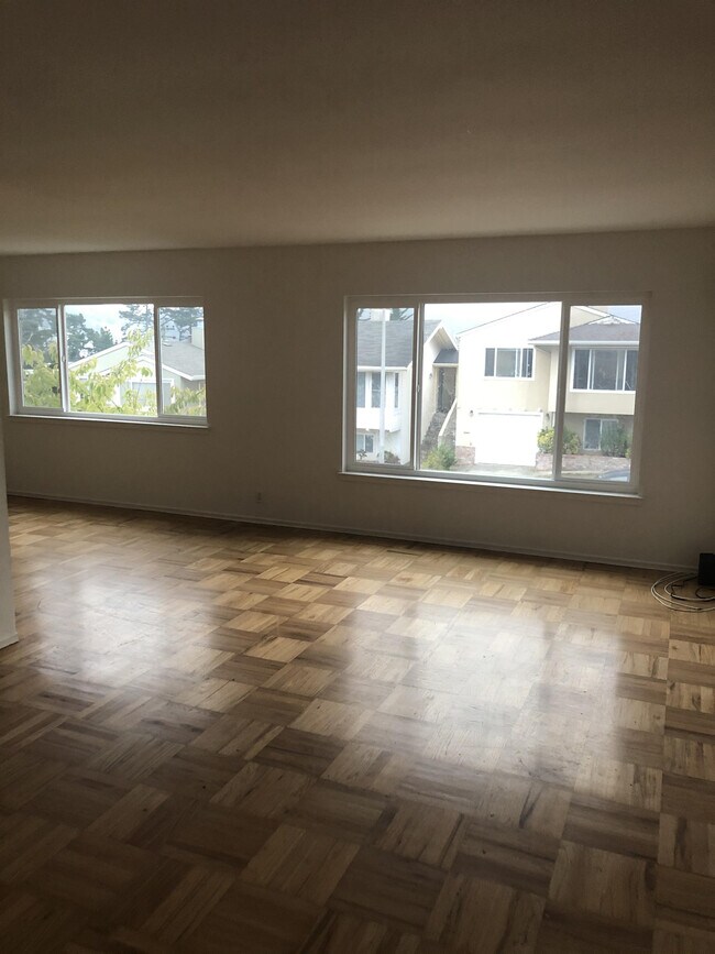 Building Photo - 116 Mirada Dr