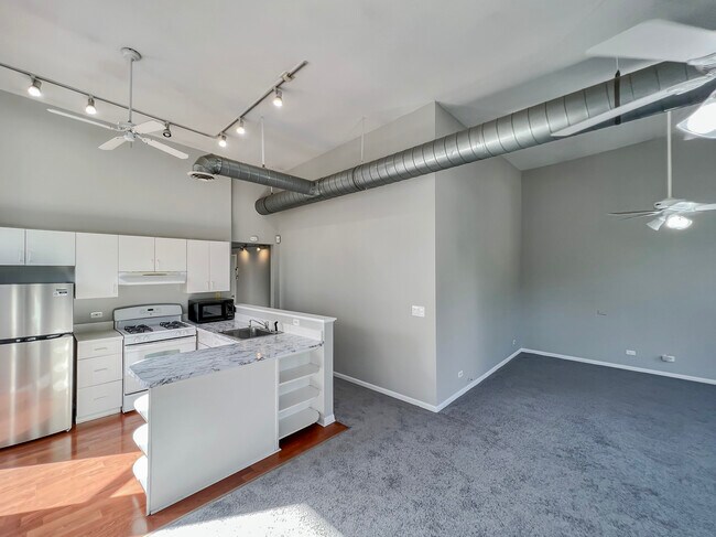 Foto del edificio - 1801 W Division St