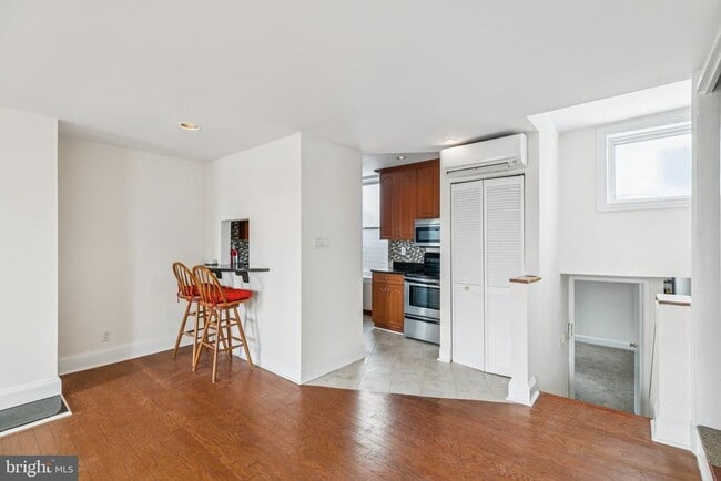 Building Photo - 1703 Wallace St