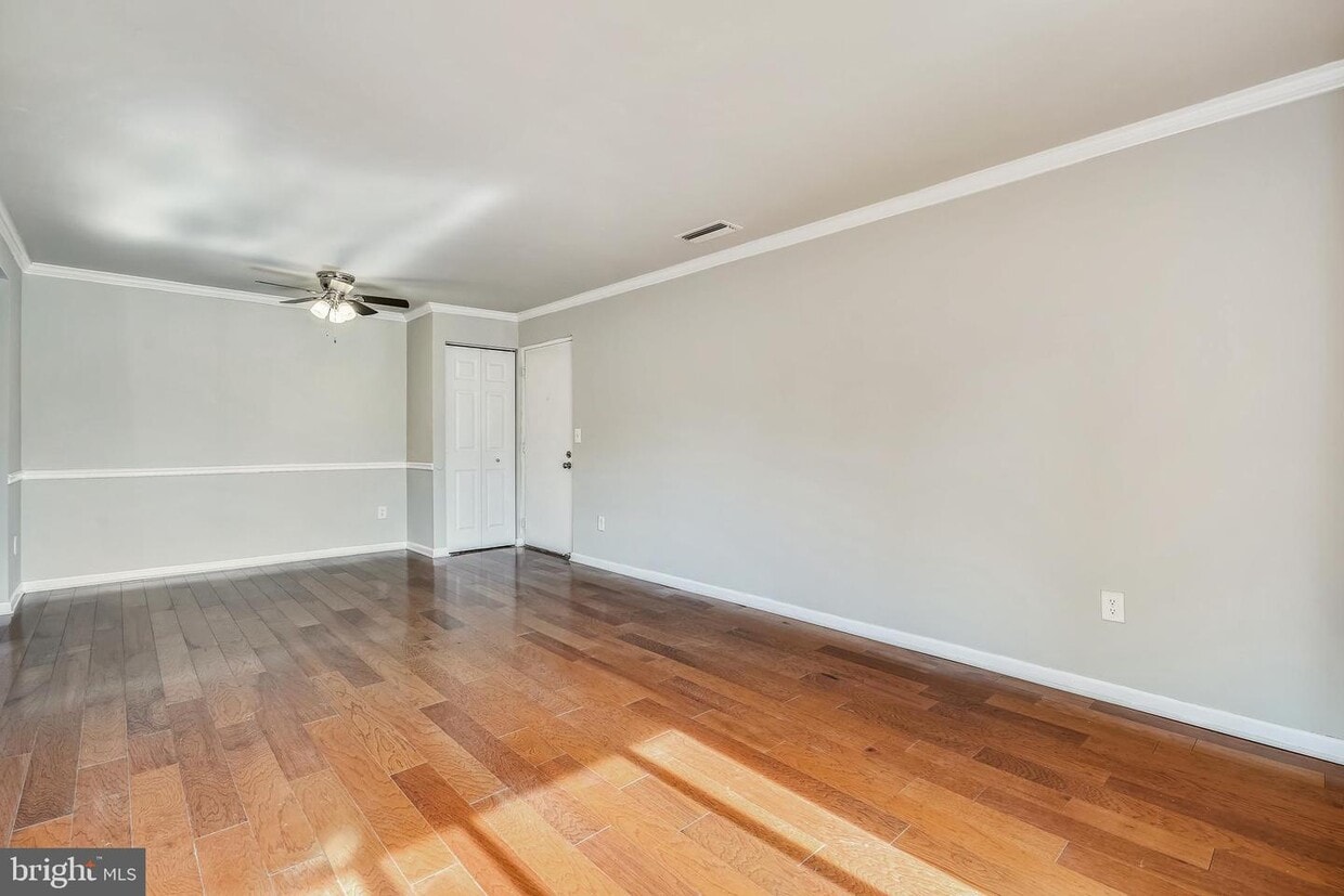 14800 Rydell Rd Unit 101, Centreville, VA 20121 Condo for Rent in