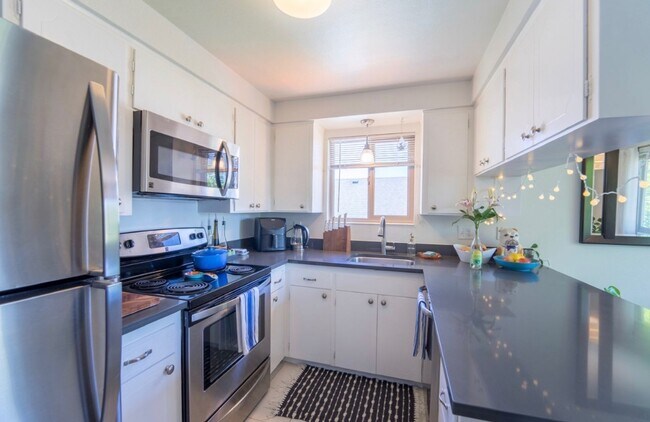 Foto del edificio - 5701 17th Ave NW