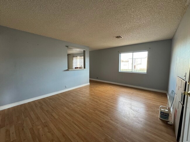 Building Photo - 5091 Pioneer Ave