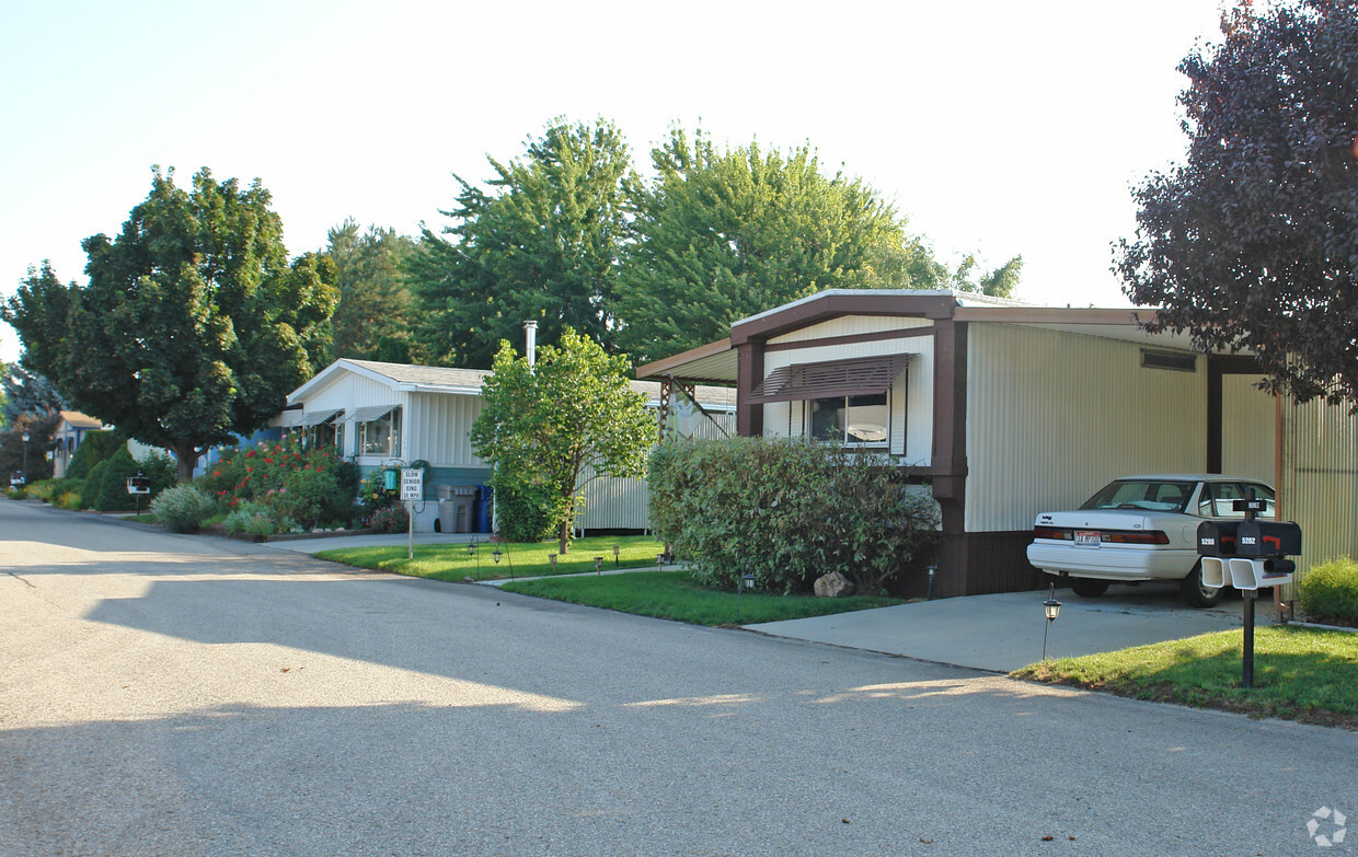 Building Photo - Glenbrier Mobile Home Park